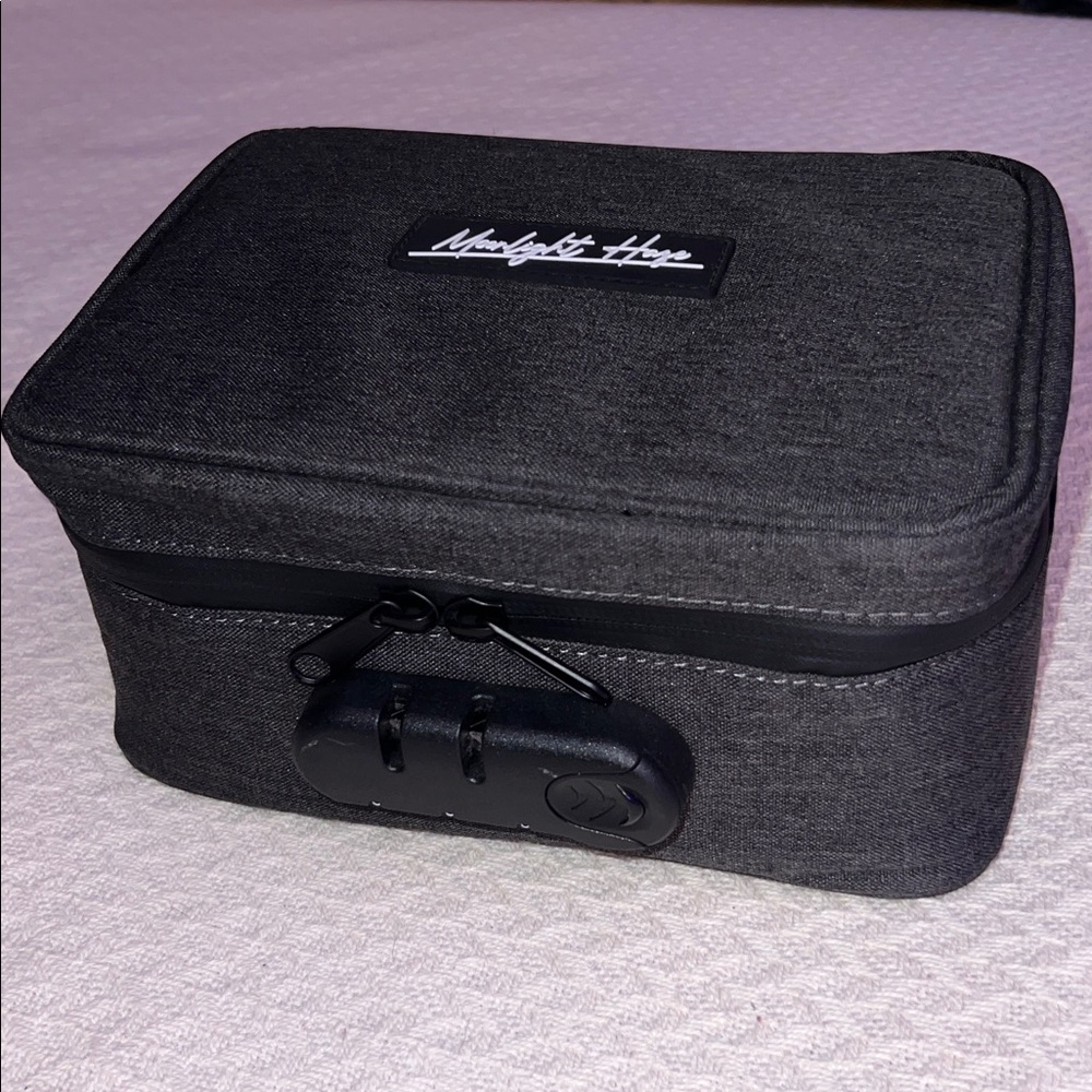 NWT 🌱💨 MOONLIGHT HAZE GRAY SMELL-PROOF STORAGE ORGANIZATION CARRY BAG w/LOCK